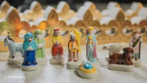 Crown + Feve for Galette des rois (Pastry Porcelain figurine)